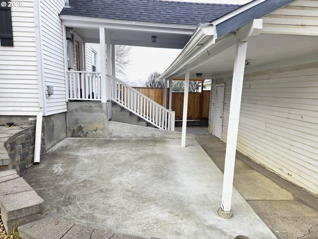 633 Se Hillcrest Rd, John Day, OR 97845