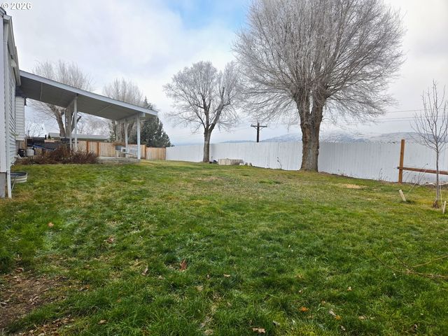 633 Se Hillcrest Rd, John Day, OR 97845