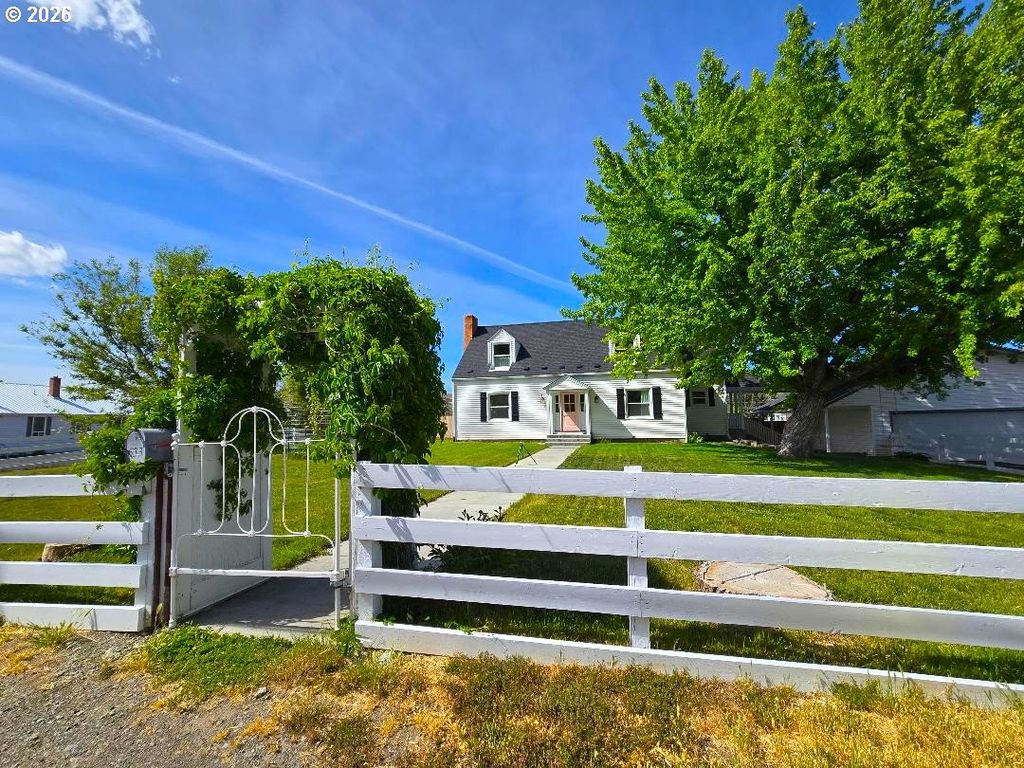 633 Se Hillcrest Rd, John Day, OR 97845