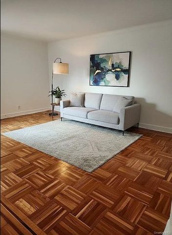 84-49 168th St 2k, Jamaica Estates, NY 11432