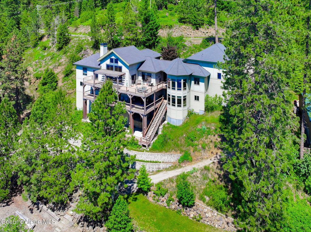 412 E Beachhouse Ln, Harrison, ID 83833