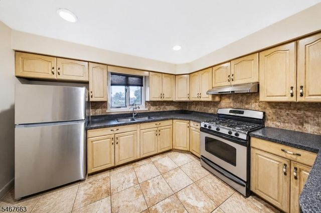 1635 Lincoln St, Jersey City, NJ 07307