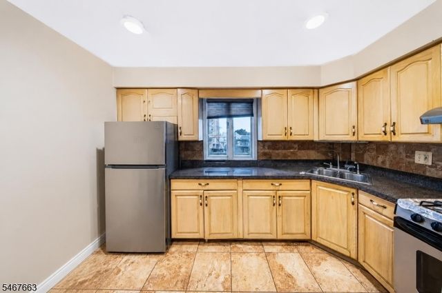 1635 Lincoln St, Jersey City, NJ 07307