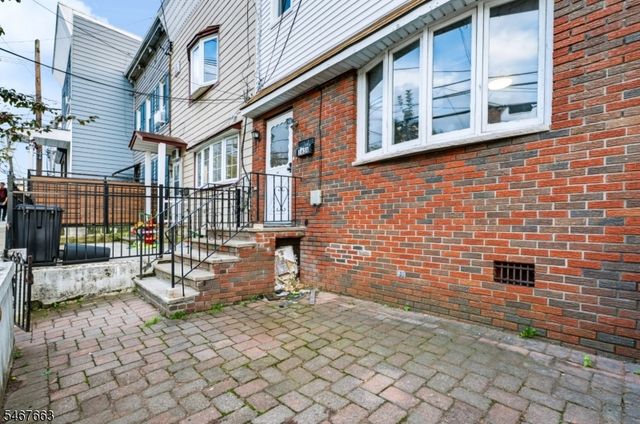 1635 Lincoln St, Jersey City, NJ 07307