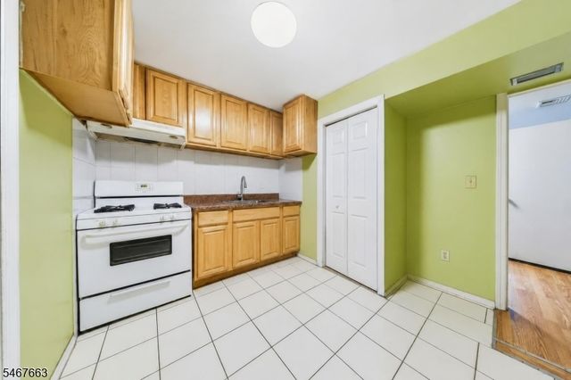 1635 Lincoln St, Jersey City, NJ 07307