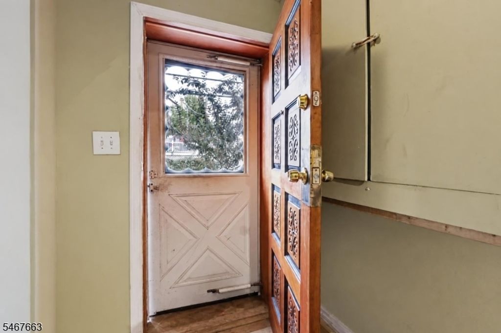 1635 Lincoln St, Jersey City, NJ 07307 — photo 2