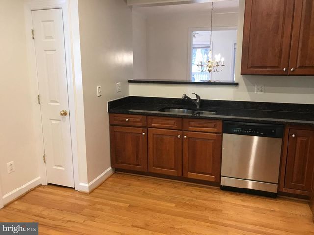 5654 8TH RD N, Arlington, VA 22205