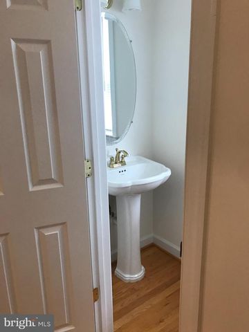 5654 8TH RD N, Arlington, VA 22205