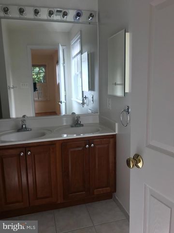 5654 8TH RD N, Arlington, VA 22205