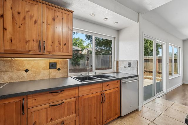 4941 Palm Ave, Sacramento, CA 95841