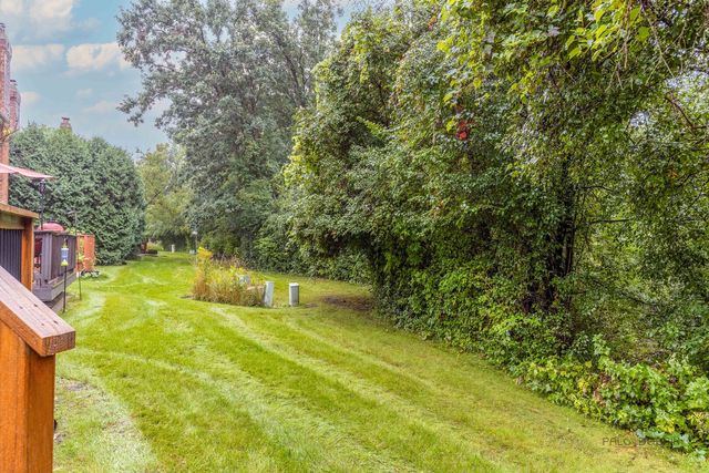 10 Newcastle Lane, Lincolnshire, IL 60069