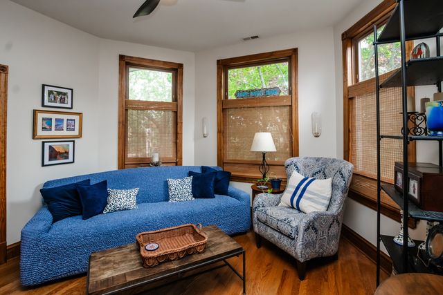 111 S Grove Avenue 2S, Oak Park, IL 60302