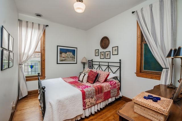 111 S Grove Avenue 2S, Oak Park, IL 60302