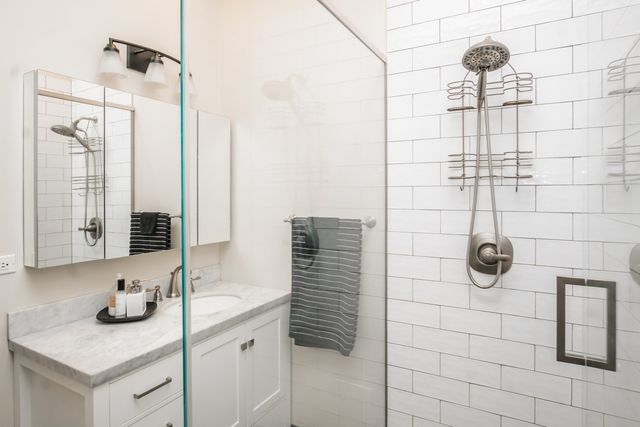 111 S Grove Avenue 2S, Oak Park, IL 60302