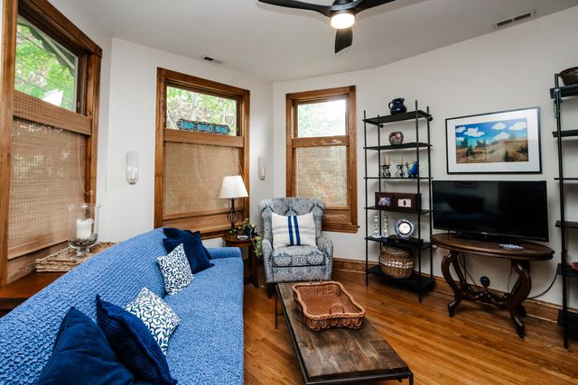 111 S Grove Avenue 2S, Oak Park, IL 60302