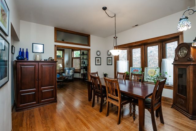 111 S Grove Avenue 2S, Oak Park, IL 60302