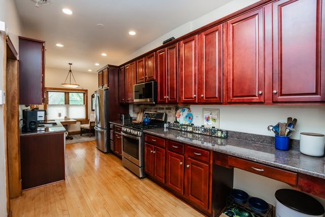111 S Grove Avenue 2S, Oak Park, IL 60302