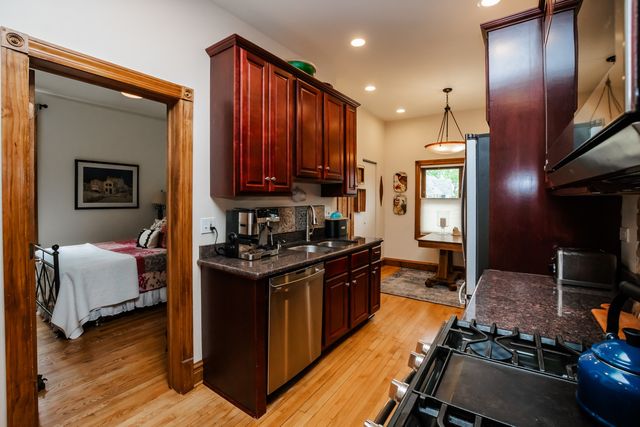 111 S Grove Avenue 2S, Oak Park, IL 60302