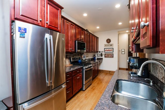 111 S Grove Avenue 2S, Oak Park, IL 60302
