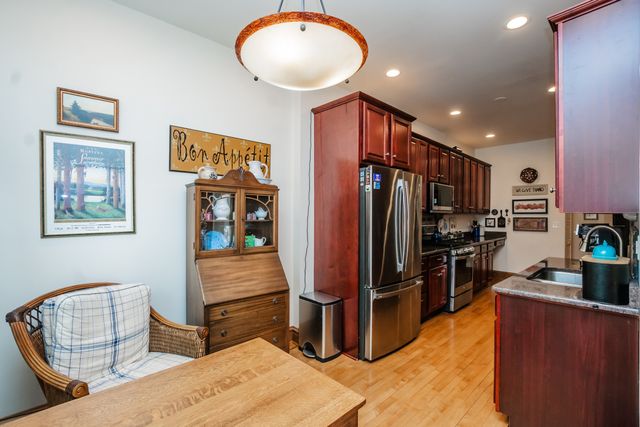 111 S Grove Avenue 2S, Oak Park, IL 60302