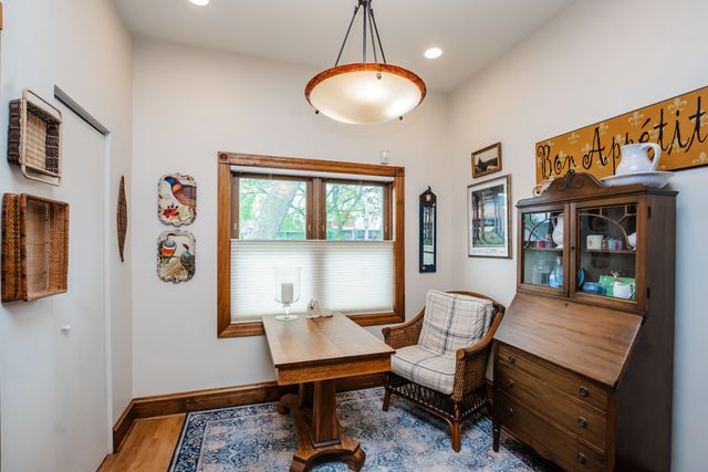 111 S Grove Avenue 2S, Oak Park, IL 60302