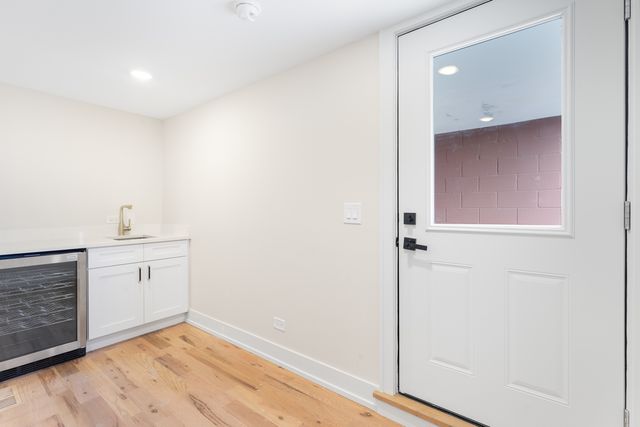 4607 S Saint Lawrence Avenue 301, Chicago, IL 60653
