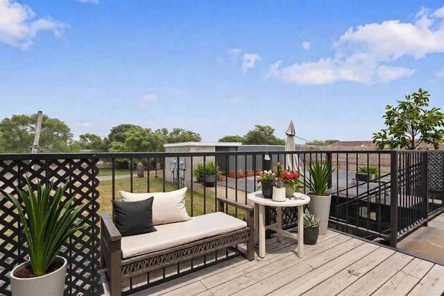 4607 S Saint Lawrence Avenue 301, Chicago, IL 60653