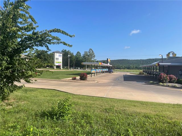 2117 N Center Street, Fayetteville, AR 72701