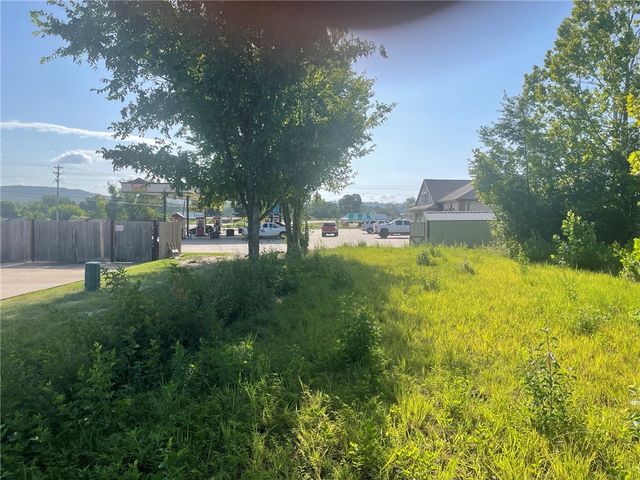 2117 N Center Street, Fayetteville, AR 72701