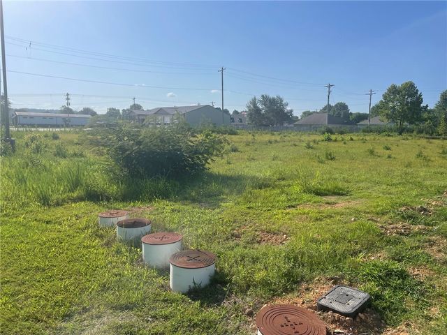 2117 N Center Street, Fayetteville, AR 72701