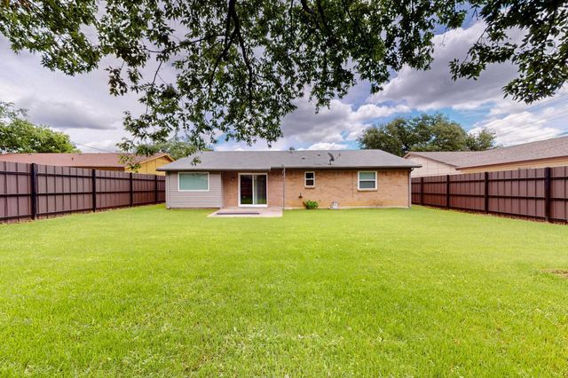 6912 Griggs Street, Forest Hill, TX 76140