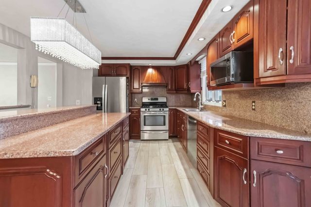 27 Carr Rd 1, Saugus, MA 01906