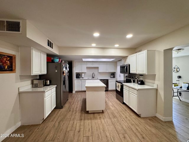 3317 W LAUREL Lane, Phoenix, AZ 85029