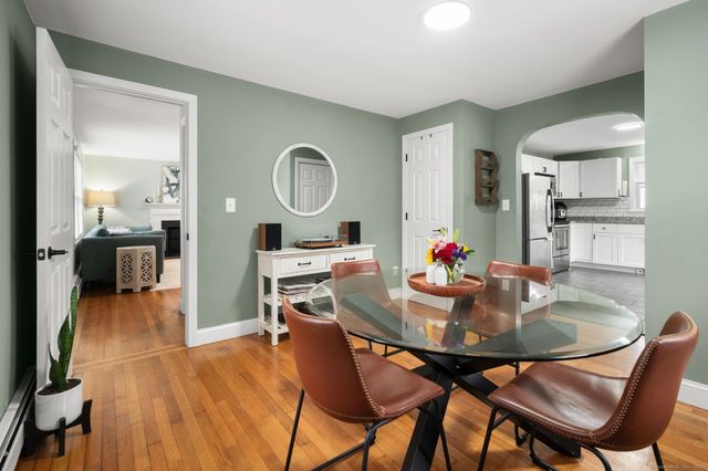 14 Quaker Lane, Waterford, CT 06375