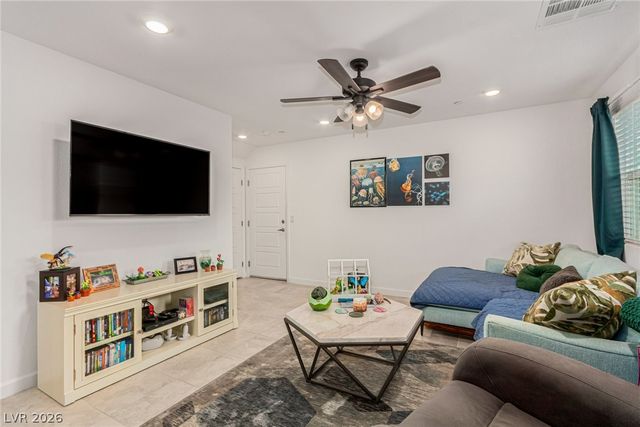 1880 Arcadian King Sun Street, Las Vegas, NV 89106