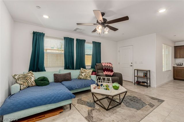 1880 Arcadian King Sun Street, Las Vegas, NV 89106