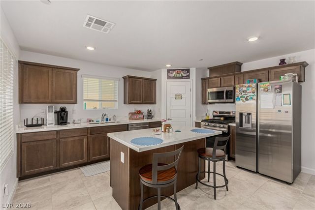 1880 Arcadian King Sun Street, Las Vegas, NV 89106