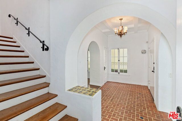214 S MEDIO Drive, Los Angeles, CA 90049