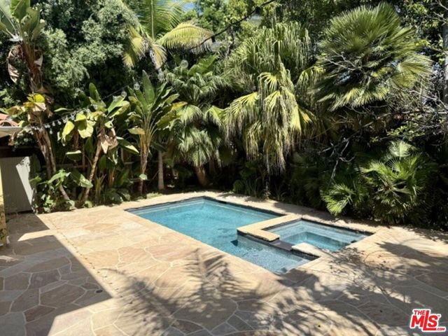 214 S MEDIO Drive, Los Angeles, CA 90049