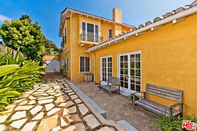 214 S MEDIO Drive, Los Angeles, CA 90049