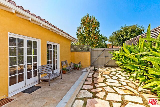 214 S MEDIO Drive, Los Angeles, CA 90049