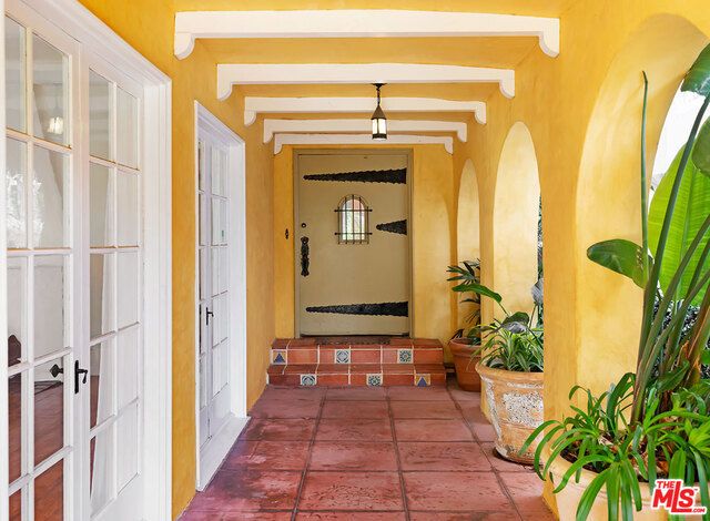 214 S MEDIO Drive, Los Angeles, CA 90049