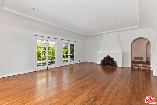 214 S MEDIO Drive, Los Angeles, CA 90049