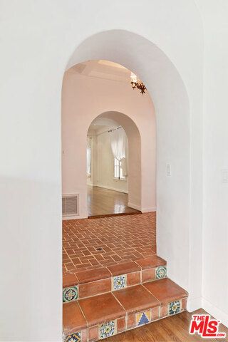 214 S MEDIO Drive, Los Angeles, CA 90049
