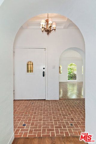214 S MEDIO Drive, Los Angeles, CA 90049
