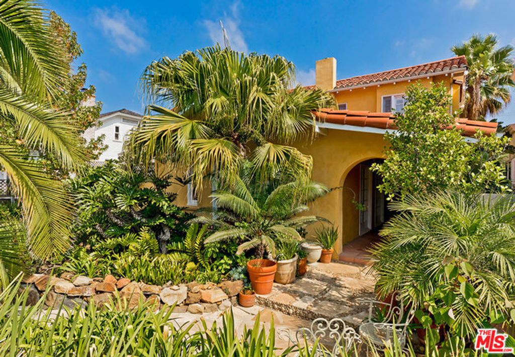 214 S MEDIO Drive, Los Angeles, CA 90049