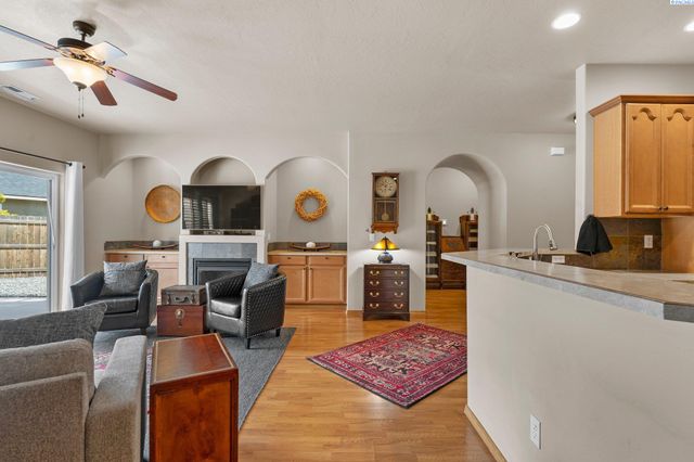 2331 Losino Court, West Richland, WA 99353