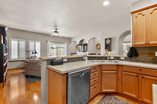 2331 Losino Court, West Richland, WA 99353