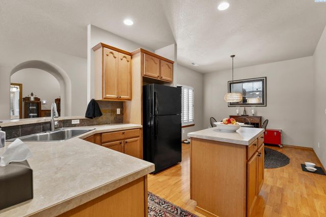 2331 Losino Court, West Richland, WA 99353