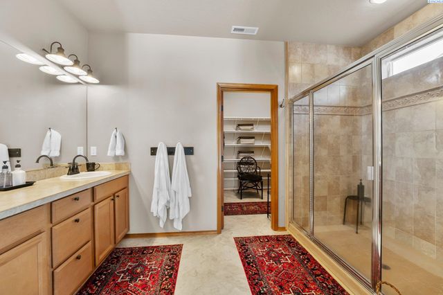 2331 Losino Court, West Richland, WA 99353